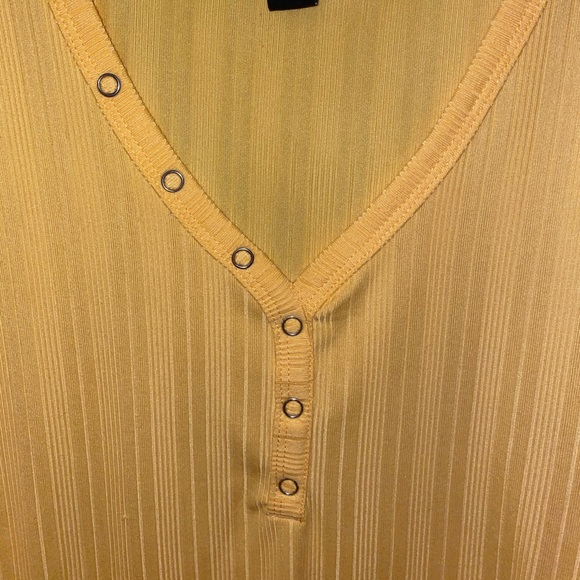 Yellow short sleeve shirt - Picture 3 of 5